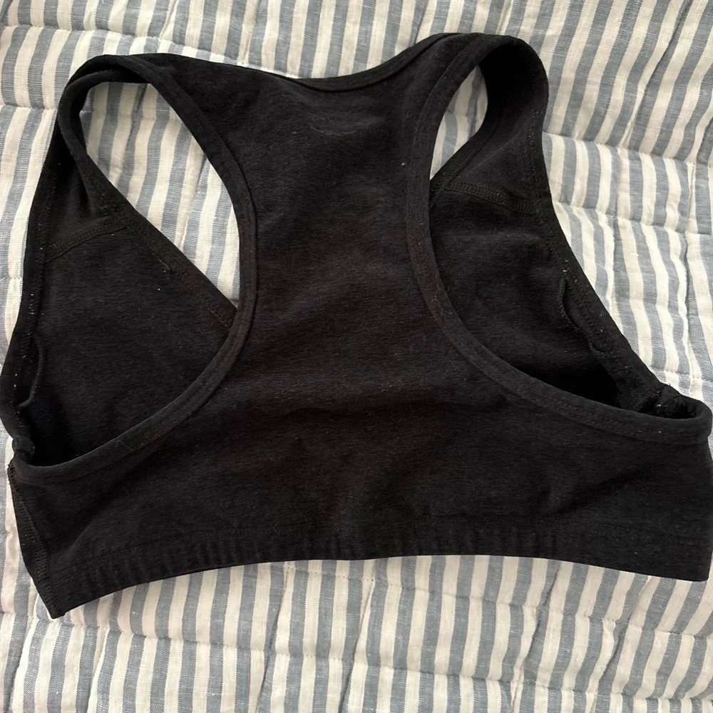 Beyond Yoga Spacedye Lift Your Spirits Sports Bra in Darkest Night M - Picture 4 of 4